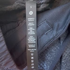Black Lululemon pants small